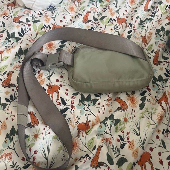 lululemon athletica Olive Green Belt Bag - Picture 2 of 4
